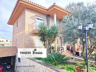 Maison  Carrer montnegre. Chalet independiente y con piscina