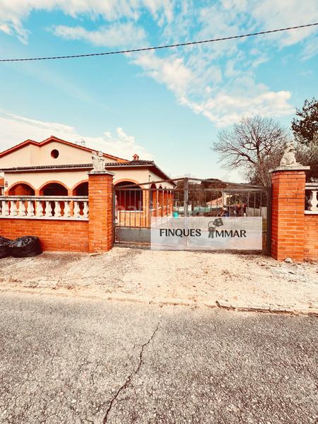 Foto f56d9638-9435-45ed-bdb1-709819ac5fe4. Casa ¡oportunidad única en parcela de 753m² con vistas y mucho potencial! en Sils