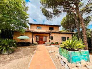 Casa a Sils. Casa o chalet con piscina en carrer lleopard,  sils