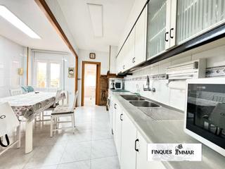 Casa a schiera  Carrer serrabou. Casa a cuatro vientos impecable i lluminosa en breda – 4 habitac