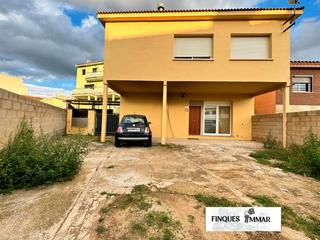 Casa en Sils. Gran casa para invertir: 2 viviendas terminadas + planta superio