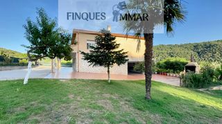 Chalet  Carrer de sant feliu de buixalleu. Casa o chalet  con precioso jardín y árboles frutales