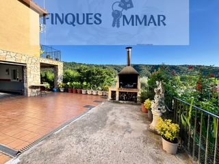 Chalet  Carrer de sant feliu de buixalleu. Casa o chalet  con precioso jardín y árboles frutales