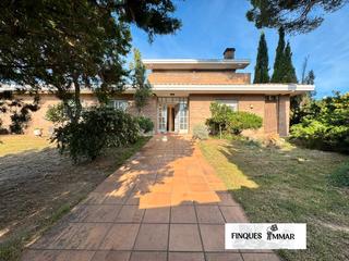 Casa  Carrer de la perdiu. ?? espaciosa e iluminada casa en vallcanera park, sils ?? Casa  Carrer de la perdiu. ?? espaciosa e iluminada casa en vallcanera park, sils ??