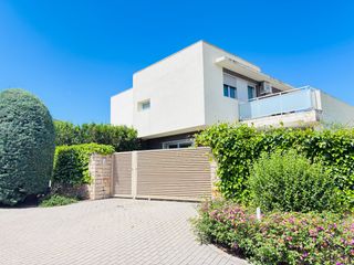 Casa pareada  Calle las viñas. Pareado reformado y exclusivo en urbanización “el bosque”. casa