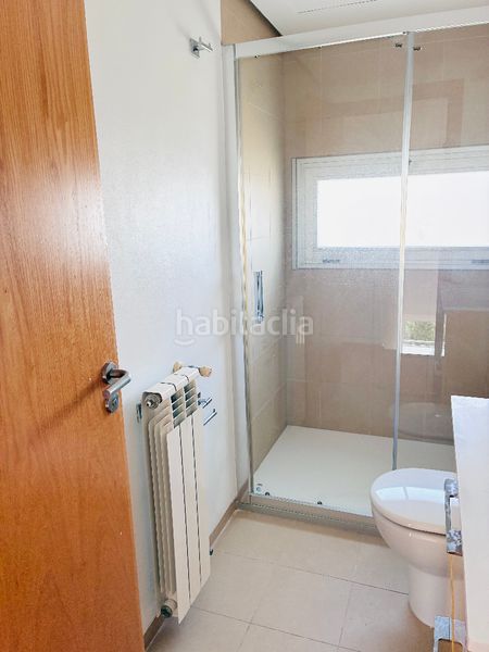 Foto 36af6b50-f6e1-4e1e-bf06-82b73d45a019. Casa aparellada amb calefacció aparcament piscina a Chiva