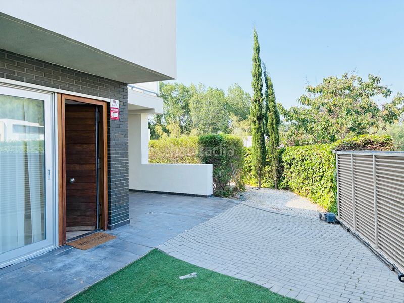 Foto 460f968c-ee3d-4bbe-a335-c97f2ac64108. Casa aparellada amb calefacció aparcament piscina a Chiva