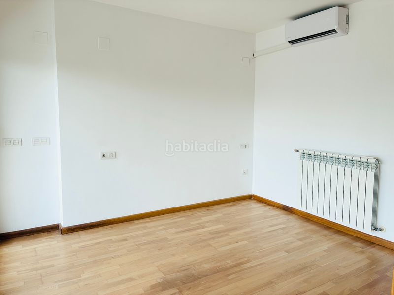Foto f591d3a2-62df-468a-8898-753a9b0be6db. Casa aparellada amb calefacció aparcament piscina a Chiva