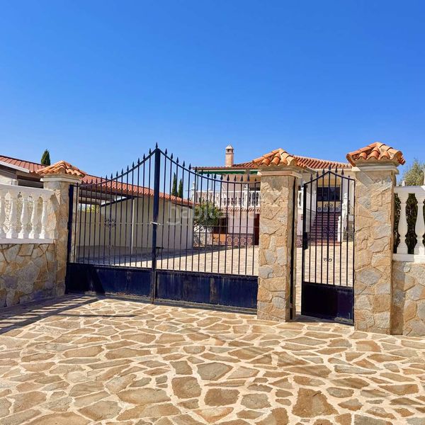 Foto 703f765f-1c12-4377-be1c-e2892bf14ad8. Pis a calle las monjas 70 a Periana