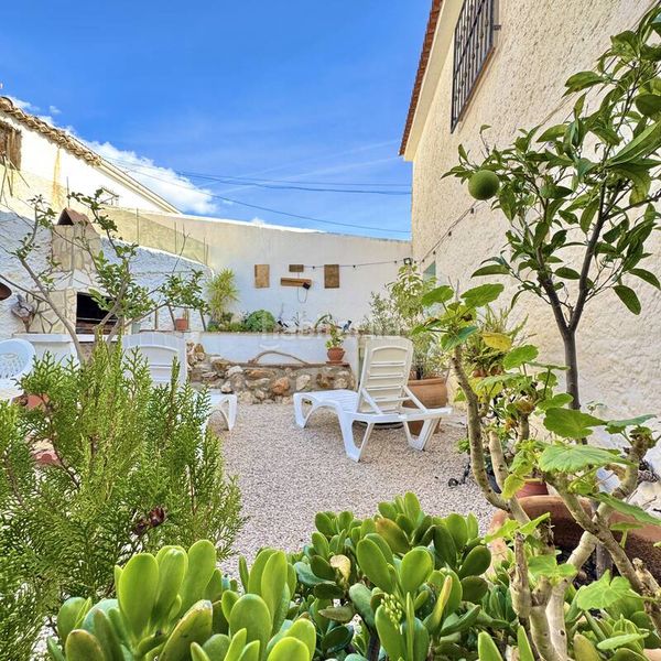 Foto 101b60ae-7853-4782-b3eb-a9c22ab35a20. Casa amb piscina a Periana