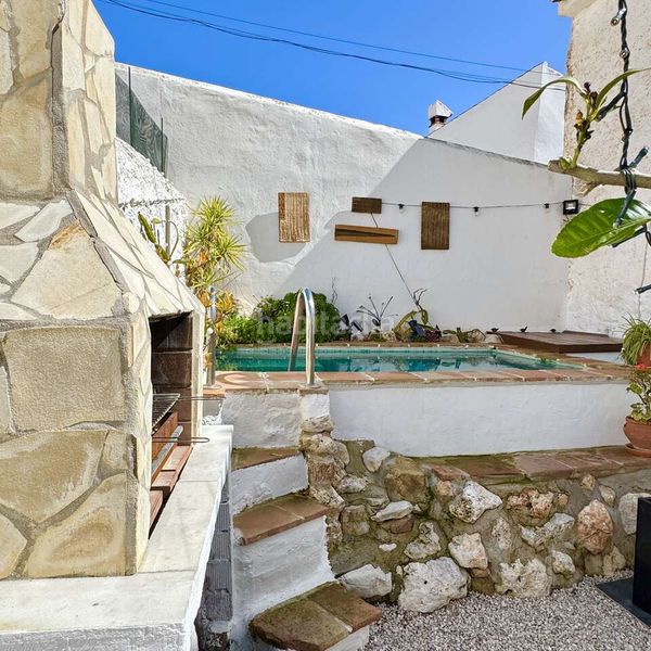 Foto 8999b009-b20d-4426-9f5b-2b047d5c073d. Casa amb piscina a Periana