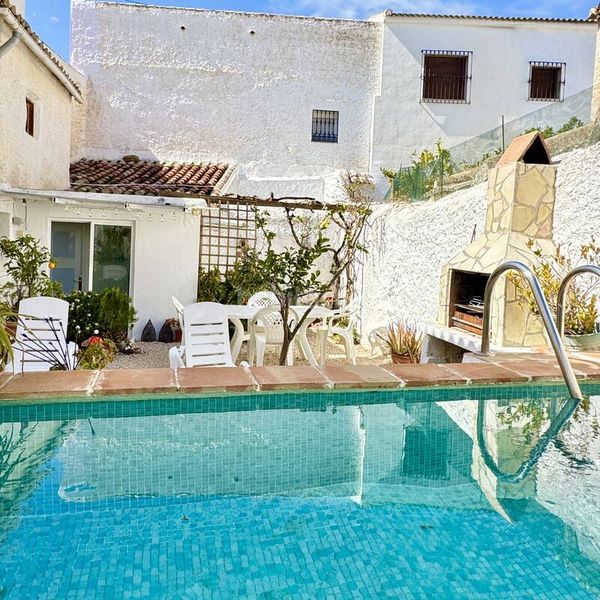 Foto 90fe2164-5490-46ea-a3d3-513cd24c93ac. Casa amb piscina a Periana