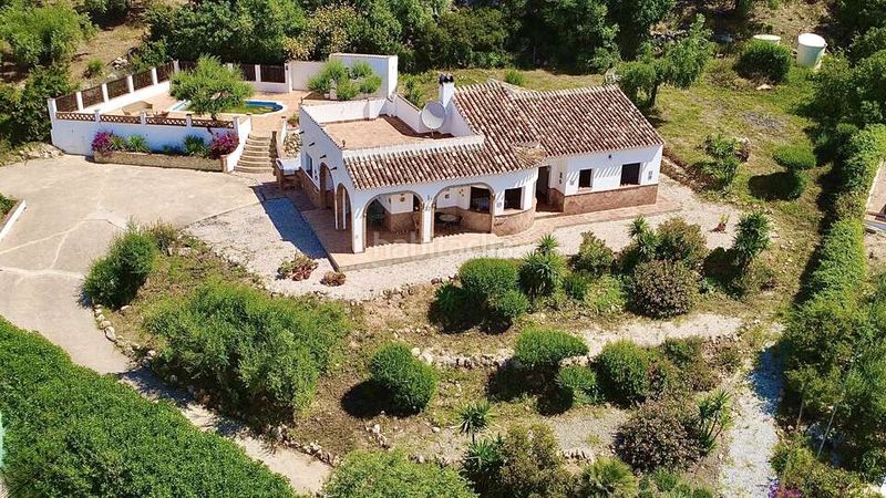 Foto a8189370-26ec-4647-b14f-8129292f0aea. Casa a calle el regao 2 a Periana