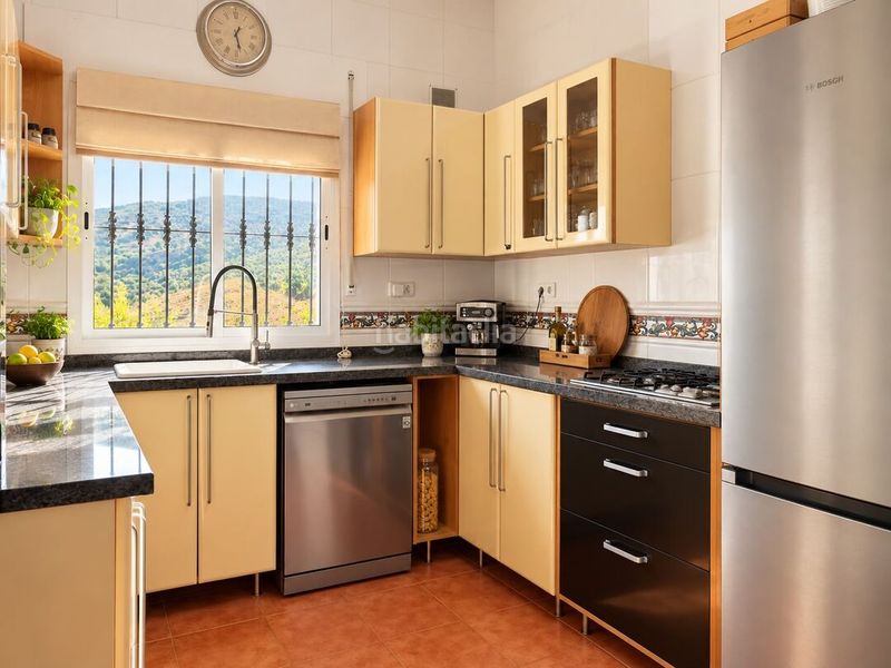 Foto 17b88d61-094b-4ba6-8368-568080e160a9. Maison dans calle ruisenor 1 dans Periana