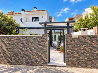 Chalet  Carretera torre del mar 20. Encantadora casa de pueblo reformada con patio privado, terrazas
