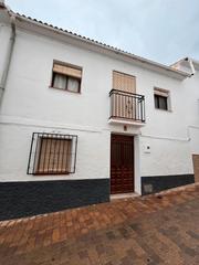 Casa  Avenida de la constitución. Chalet independiente en periana