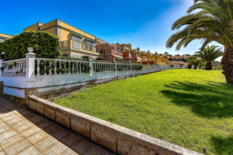 Foto 09916d94-8279-4099-b7ec-6b7332f78cbf. Semi detached house with parking pool in Playa del Duque Adeje