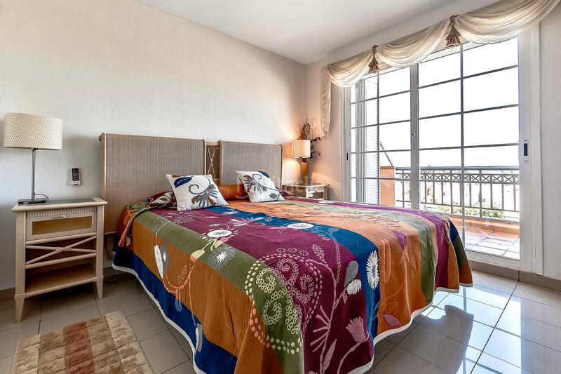 Foto 5db12730-7f5b-4744-9616-6293534da492. Semi detached house with parking pool in Playa del Duque Adeje