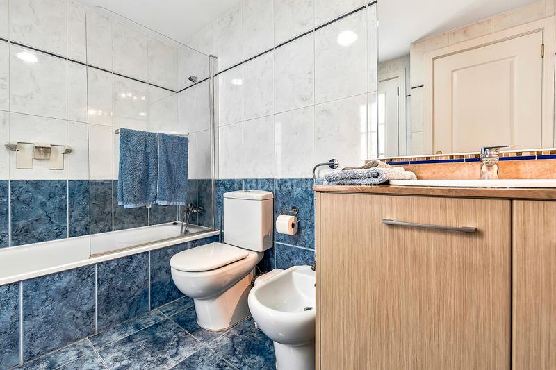 Foto 5eedd288-f834-48f4-973b-150ea3b15596. Semi detached house with parking pool in Playa del Duque Adeje