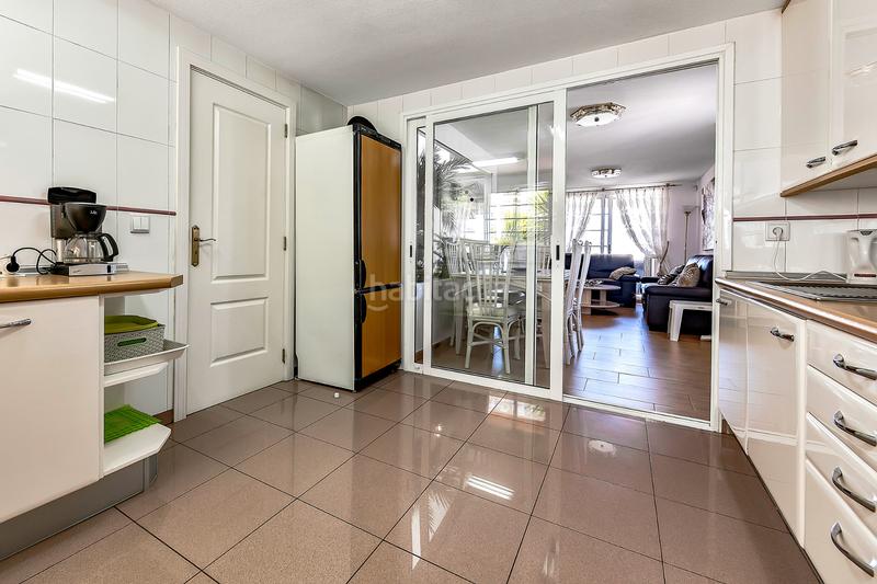 Foto 980691f9-b04d-4d9b-8433-21057c2dabed. Semi detached house with parking pool in Playa del Duque Adeje