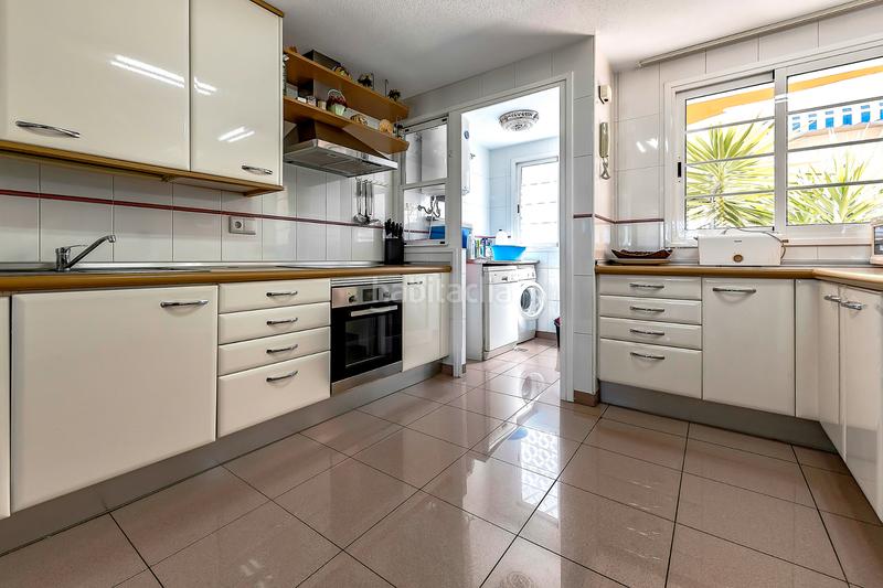 Foto a7b7478f-6dbf-4fb3-a3ad-5f0e3520d3ba. Semi detached house with parking pool in Playa del Duque Adeje