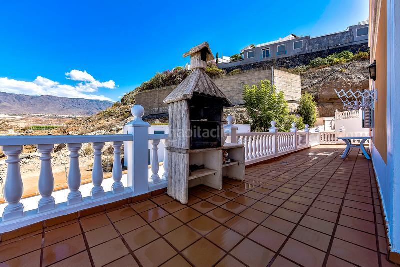 Foto b8f5c33b-42ad-422e-bbcc-16e24c63f582. Semi detached house with parking pool in Playa del Duque Adeje