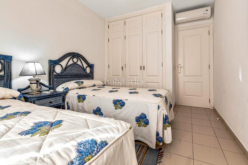 Foto bbaa4ab8-ac39-422a-aa81-c28305f42f3d. Semi detached house with parking pool in Playa del Duque Adeje