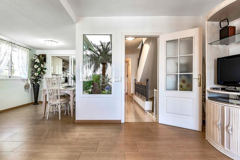 Foto d41d0616-b3f8-4a19-af47-b0811bbbf792. Semi detached house with parking pool in Playa del Duque Adeje