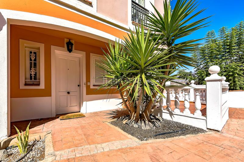 Foto d54c578d-5439-422c-8ba9-9847ee5c98ba. Semi detached house with parking pool in Playa del Duque Adeje