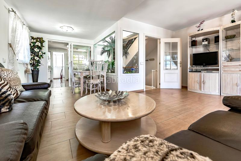 Foto f0795dfe-f668-4382-a2d9-b51f1dd8bcd1. Semi detached house with parking pool in Playa del Duque Adeje