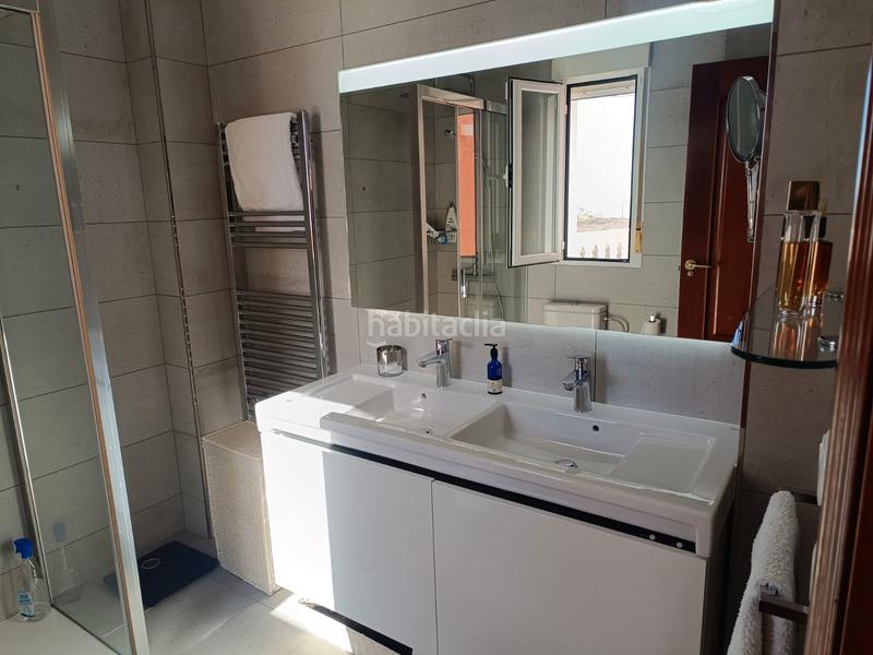 Foto 17373de0-f42b-4290-99a7-97e2860df993. Casa adosada villa adosada de esquina con piscina privada en Arona