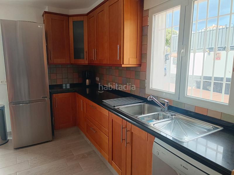 Foto 1c9ddeac-e7b1-4a94-aeec-fcf517c8f897. Casa adosada villa adosada de esquina con piscina privada en Arona