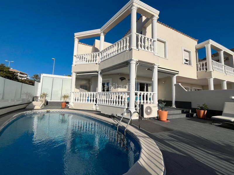 Foto aa6104b3-547e-4bfc-9f88-e199f35616c0. Casa adosada villa adosada de esquina con piscina privada en Arona