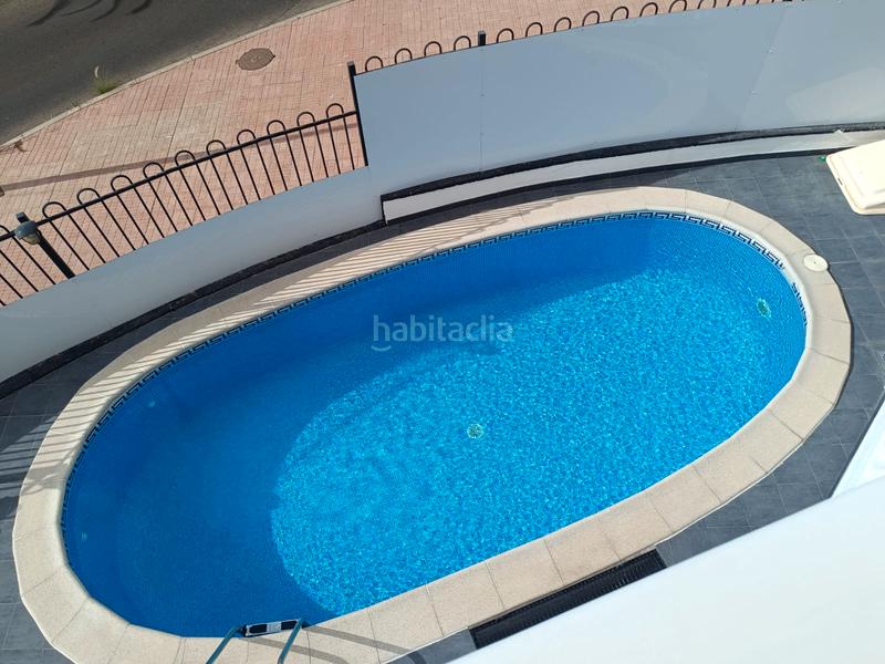 Foto c99bd28c-b3c1-4352-a703-c319949c5c3f. Casa adosada villa adosada de esquina con piscina privada en Arona