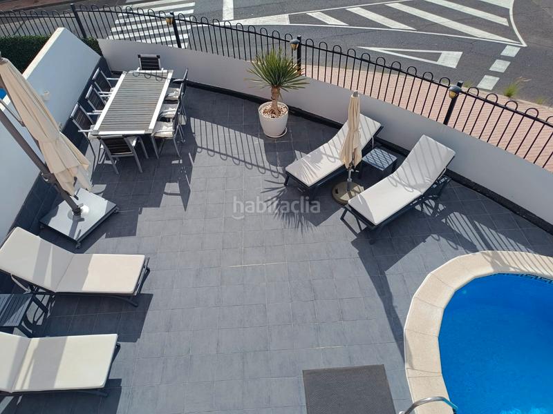 Foto e28a4ee3-8302-4ae8-af39-27b41c77ef61. Casa adosada villa adosada de esquina con piscina privada en Arona