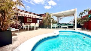 Maison jumelée à Playa Fañabé Alto. Espectacular villa adosada con piscina privada