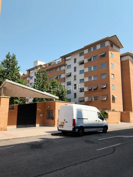 Foto 16894375-9ac5-4a10-88c9-dca51c10a733. Piso 2 dormitorios, 2 baños dos plazas de garaje trastero piscina en Madrid
