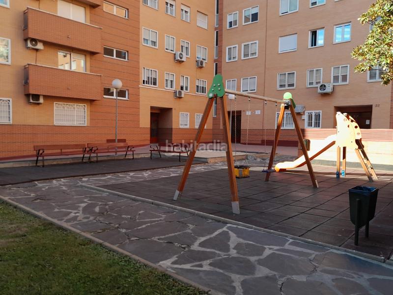 Foto a41d5839-62b0-4ee5-8354-076c778c6f73. Pis amb calefacció aparcament piscina a Butarque Madrid