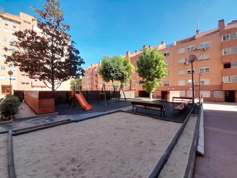Foto d96ee039-68ab-4df0-8bb0-83c9e68c7d71. Pis amb calefacció aparcament piscina a Butarque Madrid