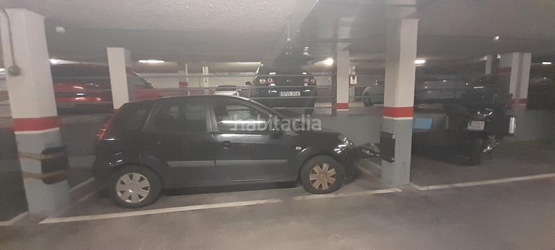 Foto 3a9fb54d-92b3-46bb-af8e-5ab844c664bb. Alquiler parking coche en calle de berrocal 9 plaza en urbanización privada con conserje y vídeo-cámaras. en Madrid