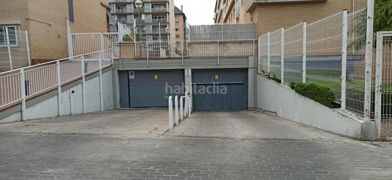 Foto 601f6d85-30b0-408d-b5ce-e004ad398dd5. Alquiler parking coche en calle de berrocal 9 plaza en urbanización privada con conserje y vídeo-cámaras. en Madrid