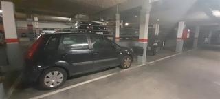 Lloguer Aparcament cotxe a Calle de berrocal 9. Plaza en urbanización privada con conserje y vídeo-cámaras.