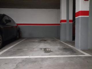 Location Parking voiture à Calle de berrocal 9. Plaza amplia en urbanizacion privada conserje