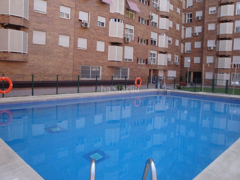Foto 37bedbf5-b8d4-4908-a0bb-4d7c54228754. Pis amb calefacció aparcament piscina a Butarque Madrid