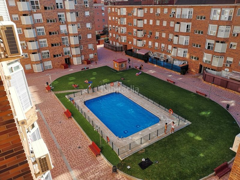 Foto a1e6d198-cbfb-449e-84bd-550babd49a36. Pis amb calefacció aparcament piscina a Butarque Madrid