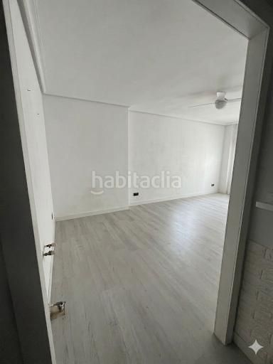 Foto e89826c6-6636-447e-bc8f-109e8f282111. Pis amb calefacció aparcament piscina a Butarque Madrid