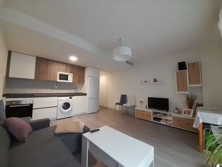 Etagenwohnung  Calle de san elías. 3 dormitorios ascensor totalmente reformado puertas blancas