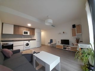 Etagenwohnung  Calle de san elías. 3 dormitorios ascensor reformado puertas blancas calefaccion air