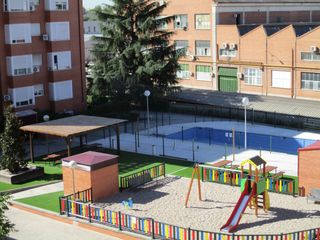 Lloguer Pis  Calle de berrocal. Atico-duplex 2 dormitorios ascensor garaje piscina