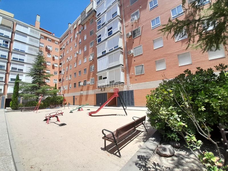 Foto 14c4b6ca-86bb-4882-979a-cd394594d606. Pis amb calefacció aparcament piscina a Butarque Madrid